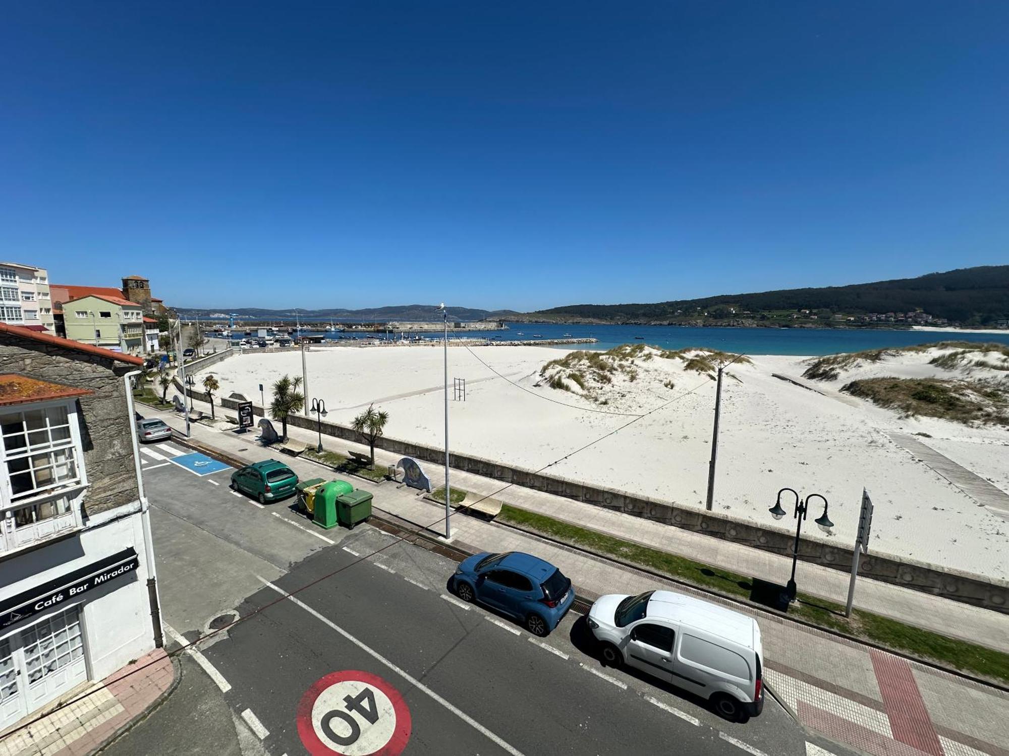 A Terraza Pequena By Oktheway Apartment Laxe Luaran gambar